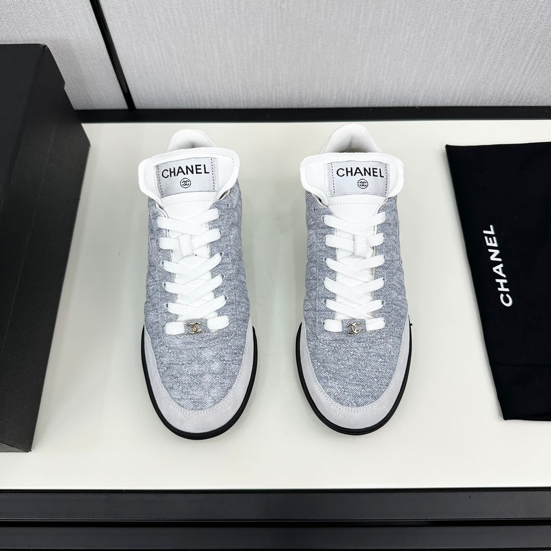 SPORTS SHOES IN GREY FABRIC