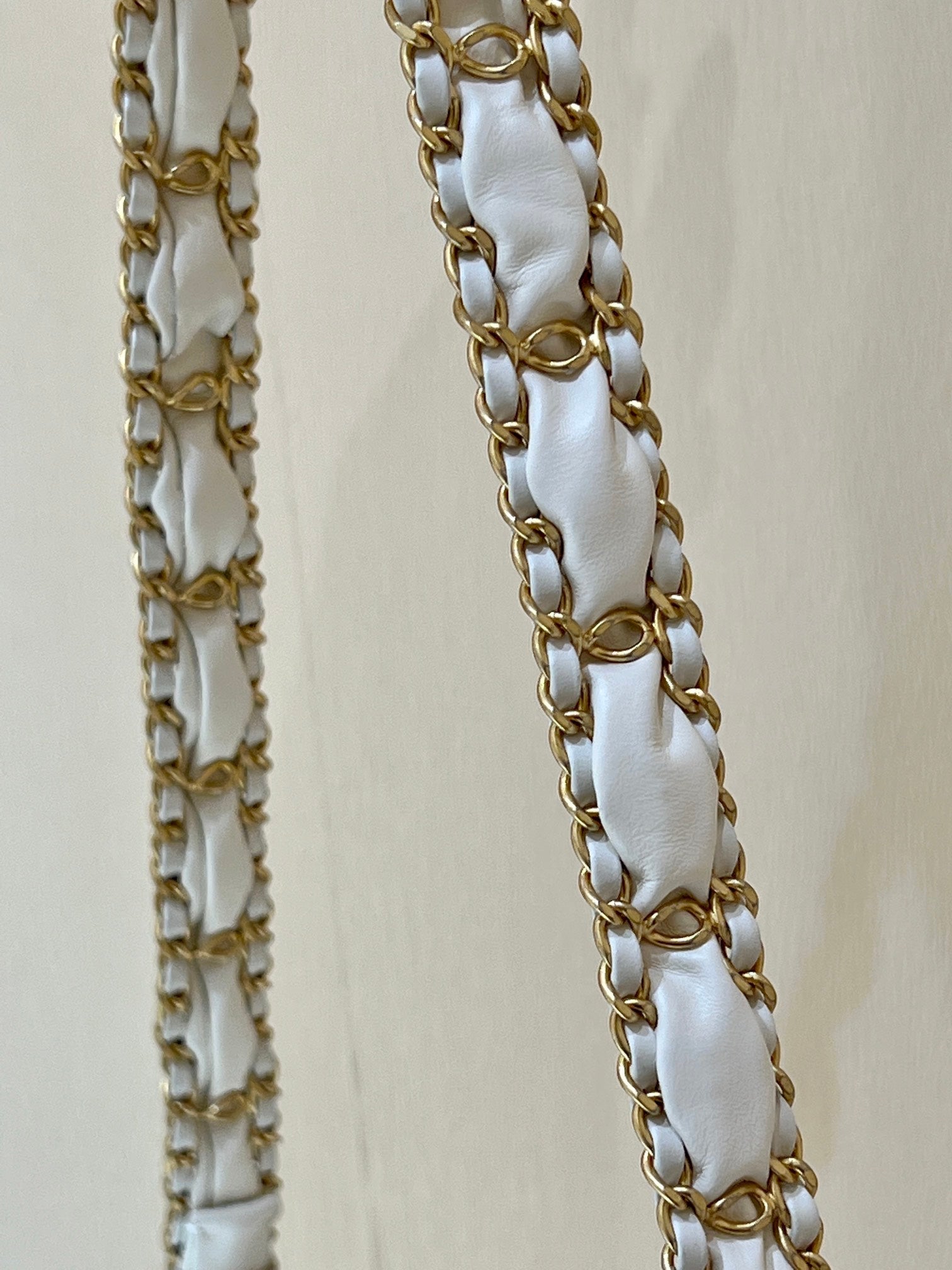 19 FLAP BAG 20 WHITE BODIN CALFSKIN GOLD HARDWARE