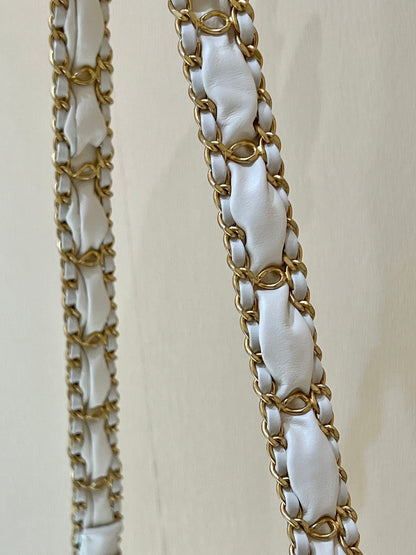 19 FLAP BAG 20 WHITE BODIN CALFSKIN GOLD HARDWARE