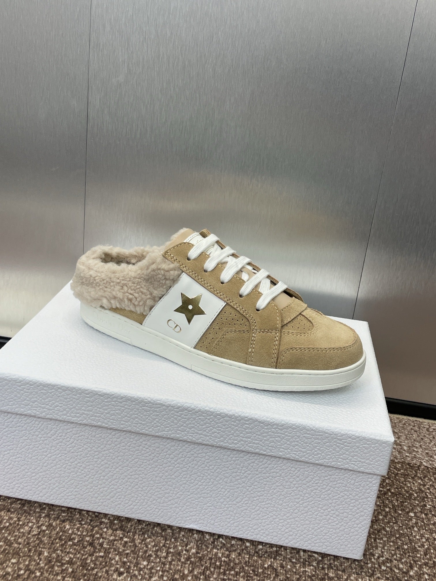 STAR SNEAKER IN CAMEL BEIGE SUEDE AND SHEARLING