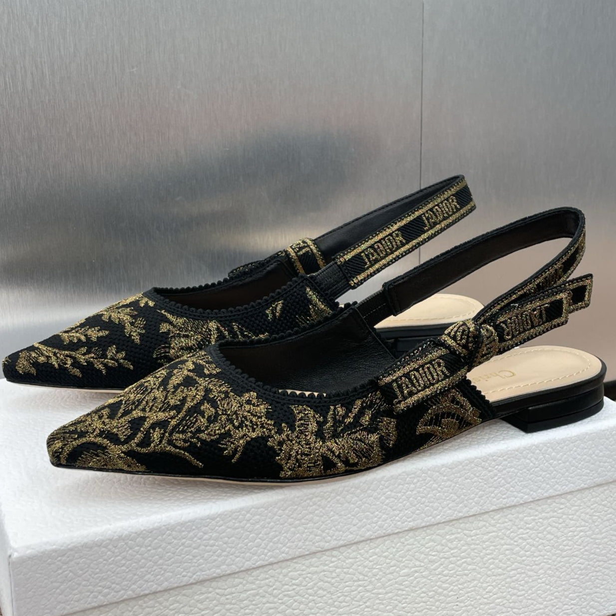 J'ADIOR SLINGBACK PUMP BLACK AND GOLD-TONE MILLEFIORI JACQUARD
