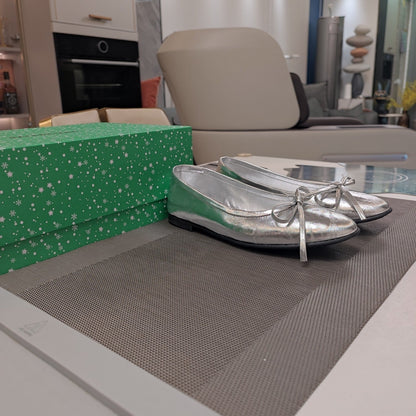 RHINESTONE BALLET FLATS WITH BOW IN SILVER WAX-OIL SHEEPSKIN