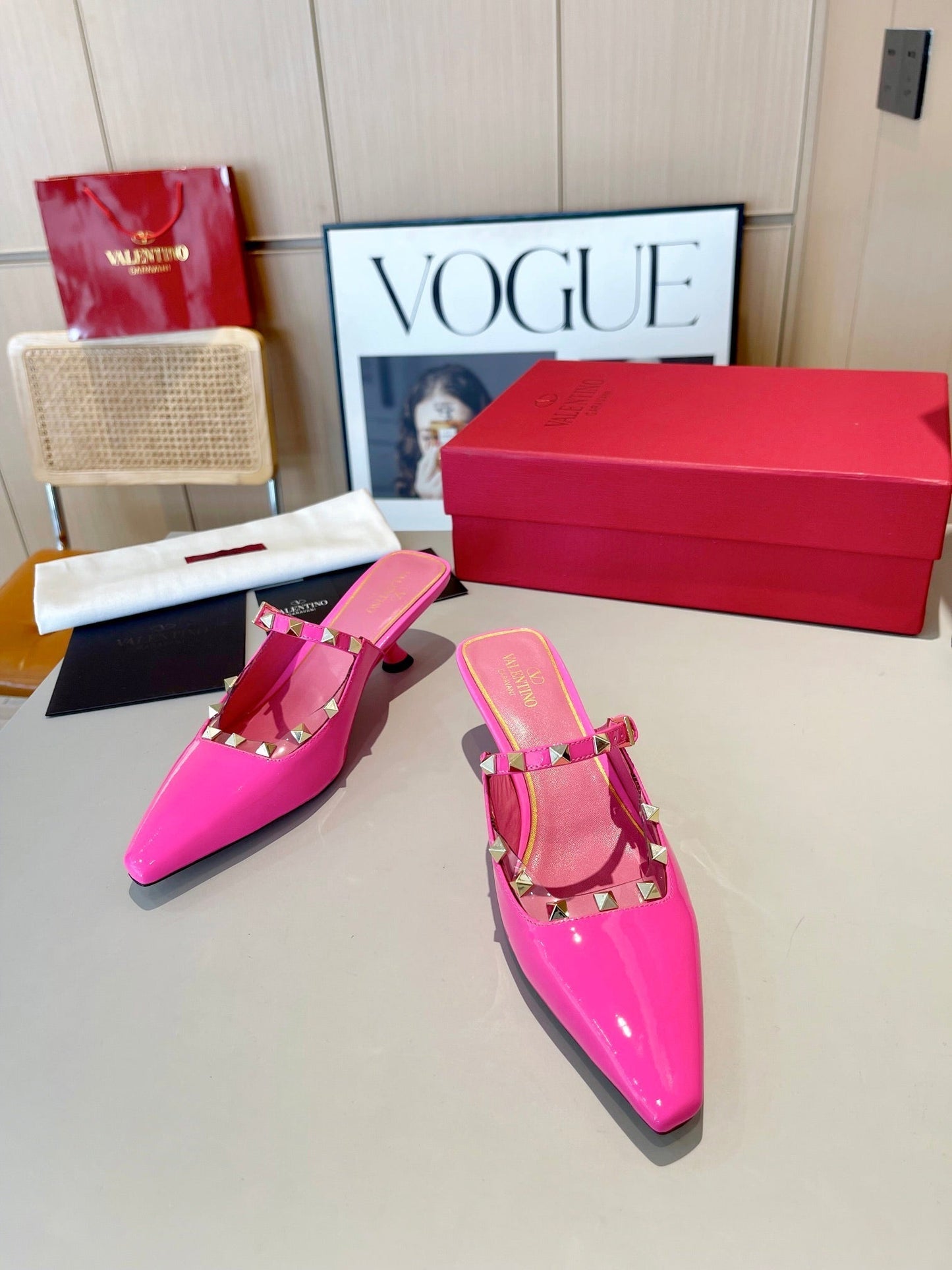 ROCKSTUD CAGED MULES 5 CM IN DEEP PINK CALFSKIN