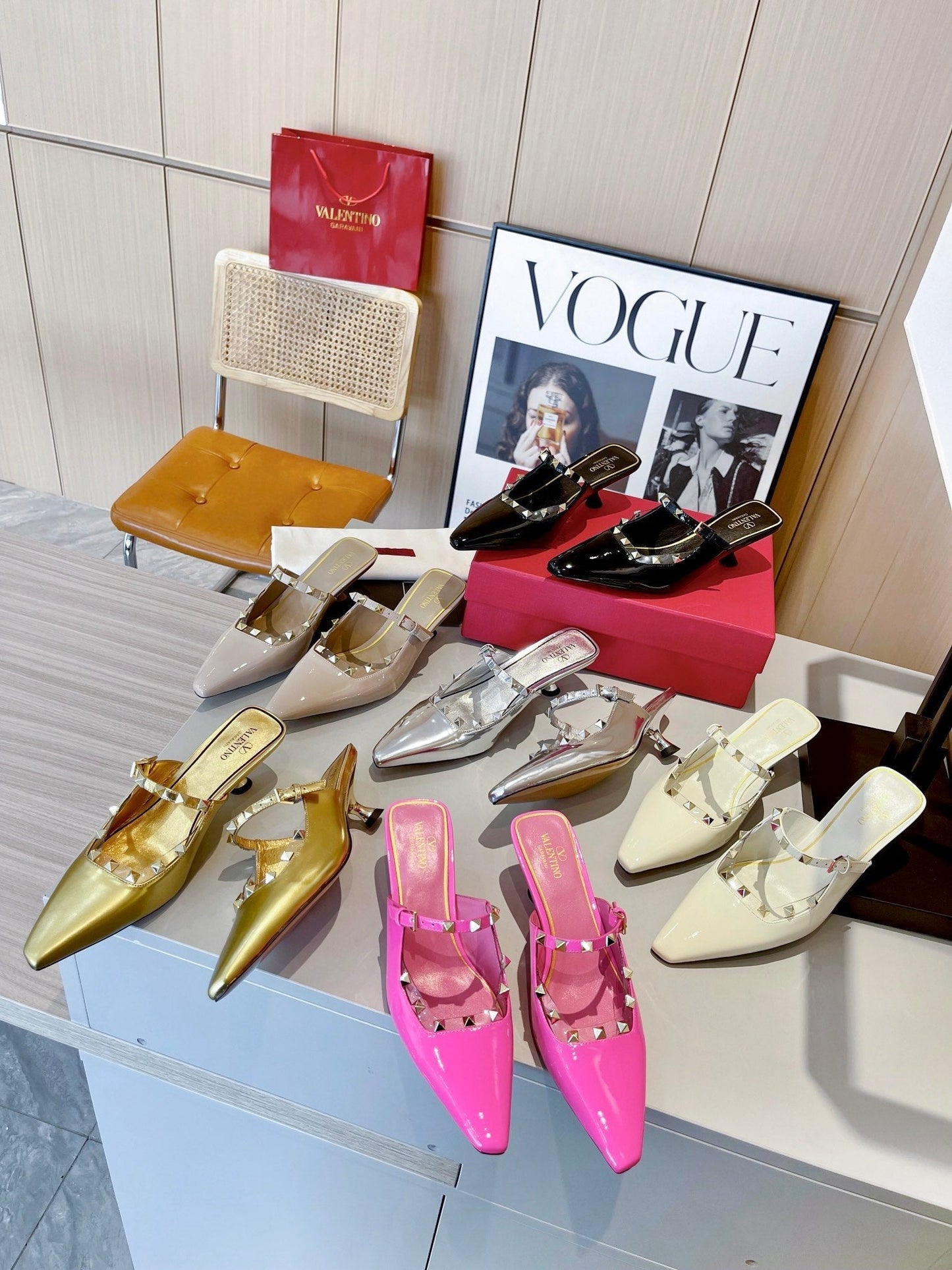ROCKSTUD CAGED MULES 5 CM IN GOLD CALFSKIN