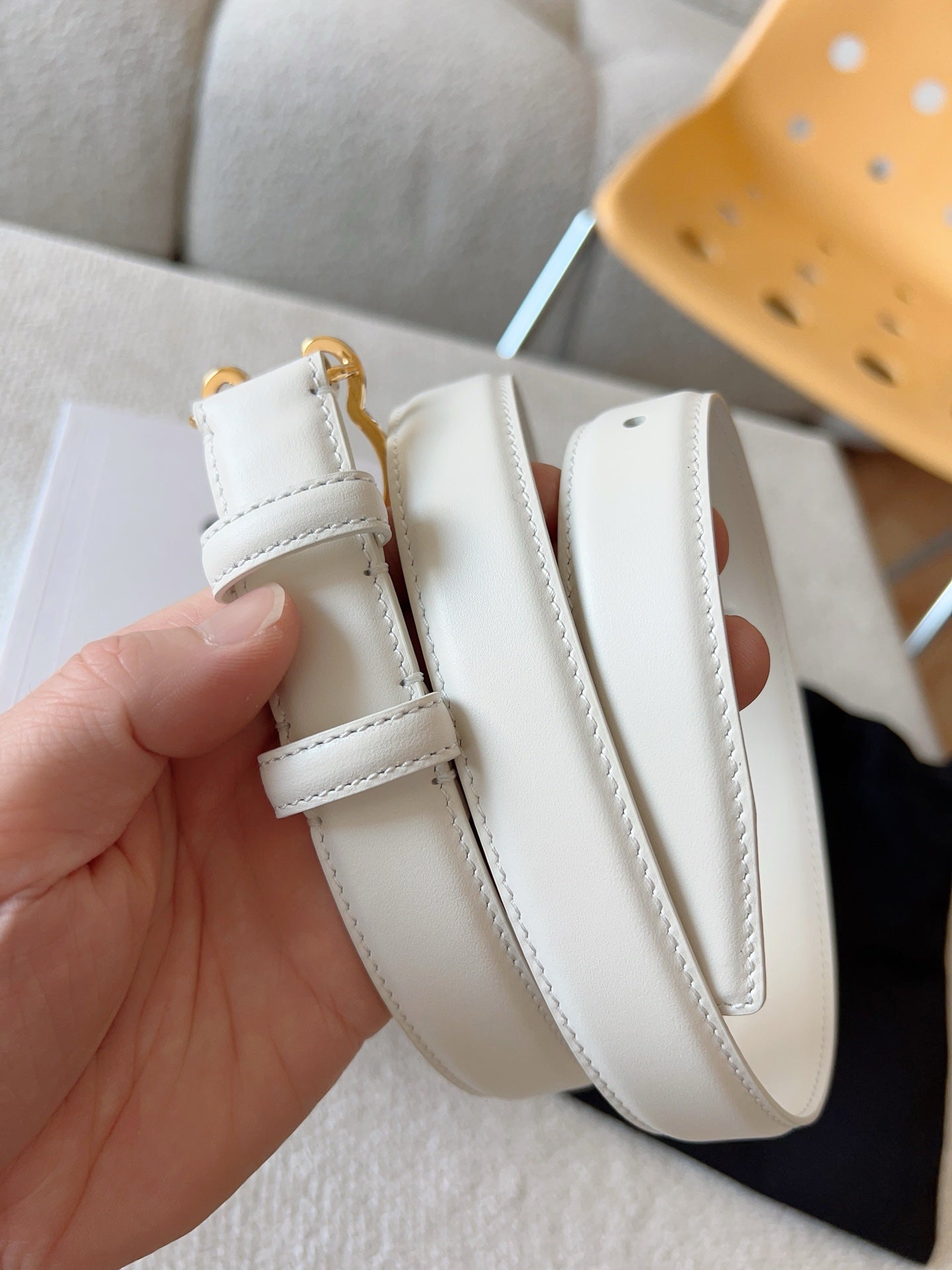 BELT 25MM TRIOMPHE LOGO CUT-OUT IN WHITE SMOOTH CALFSKIN WITH GOLD BUCKLE