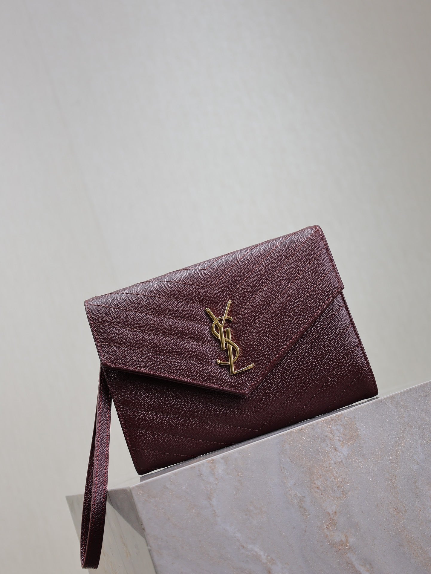 CASSANDRE CLUTCH 21 IN BORDEAUX RED LAMBSKIN GOLD HARDWARE