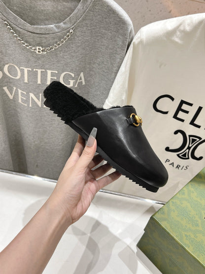 HORSEBIT MULE IN BLACK CALFSKIN AND FLEECE LINING