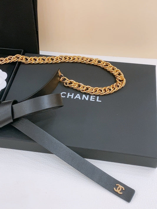 RIBBED BOW WAIST CHAIN IN GOLD TONE BRASS AND BLACK LAMBSKIN