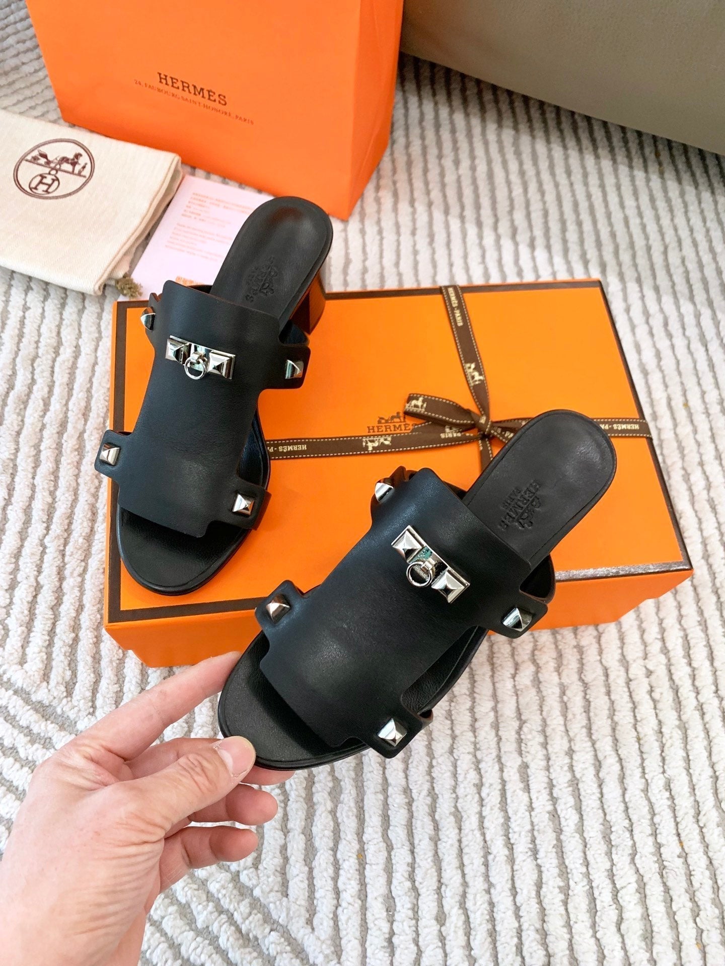 INVINCIBLE 50 SANDAL IN BLACK CALFSKIN
