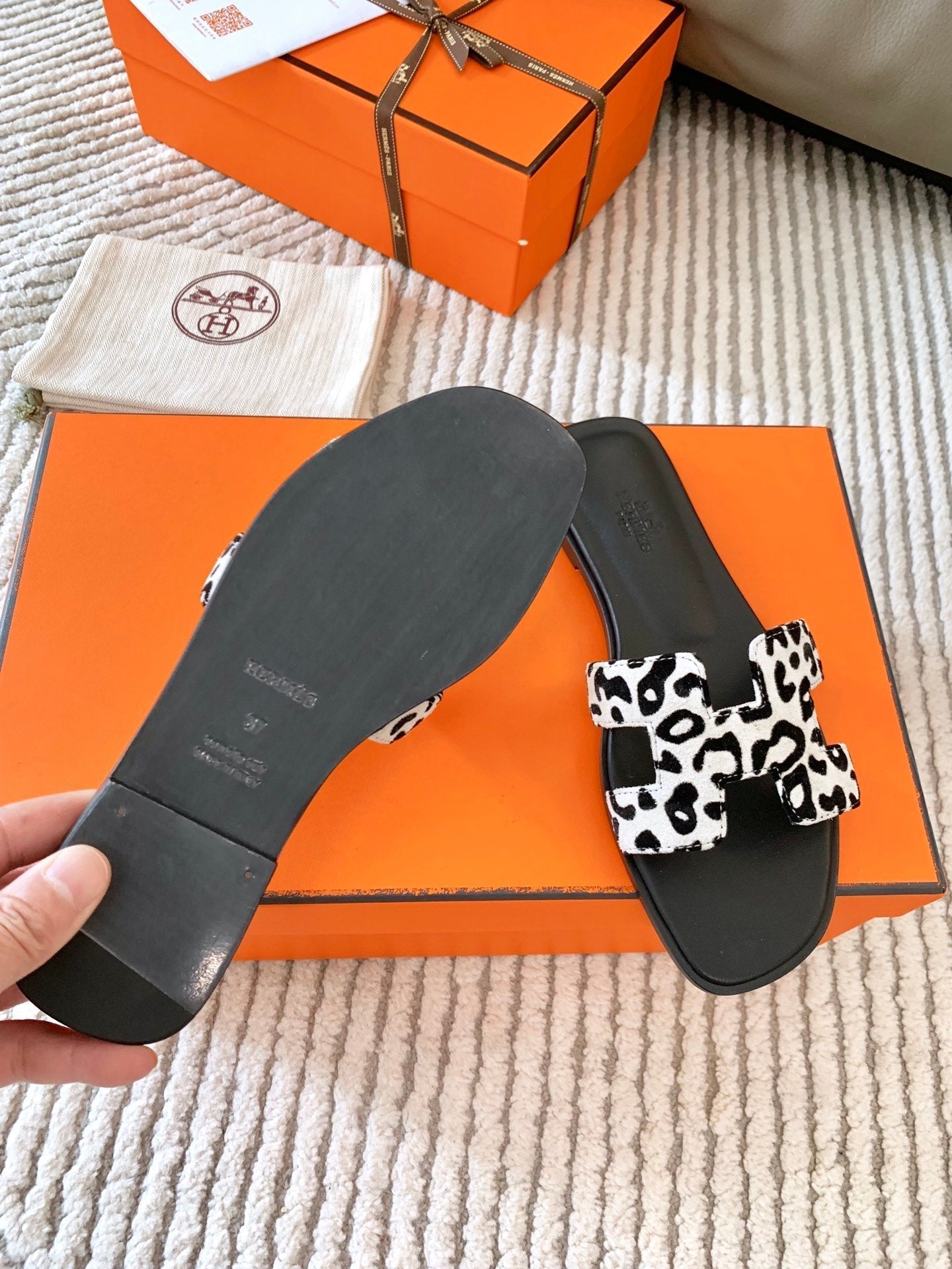 0RAN SANDAL IN BLACK MIX WHITE SUEDE