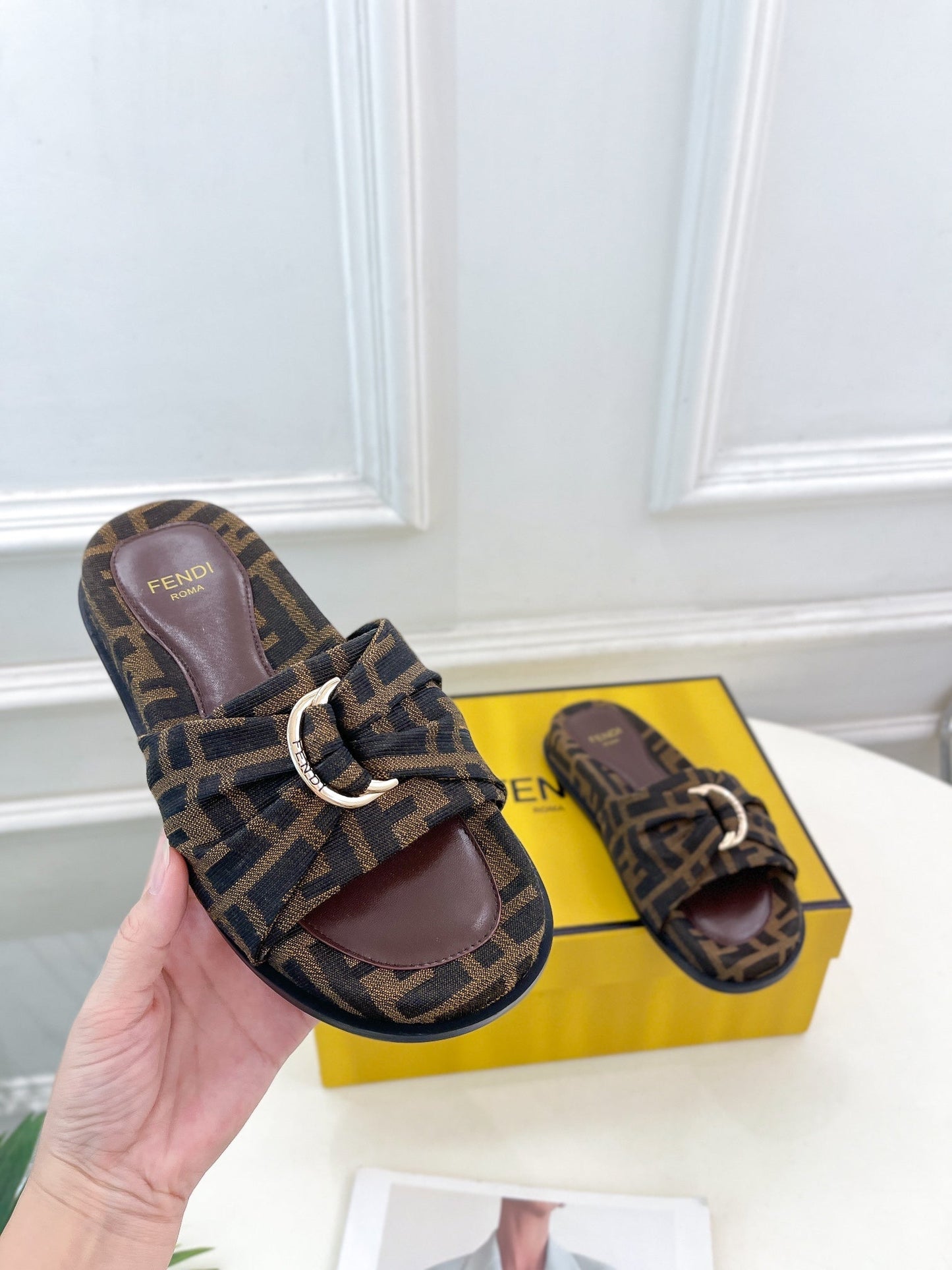 FENDI FLAT SLIPPER IN CHOCOLATE BROWN MONOGRAM JACQUARD FABRIC WITH GOLD HARDWARE