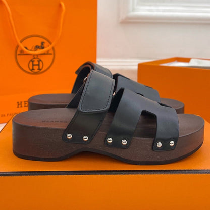 KOS CLOG IN BLACK CALFSKIN