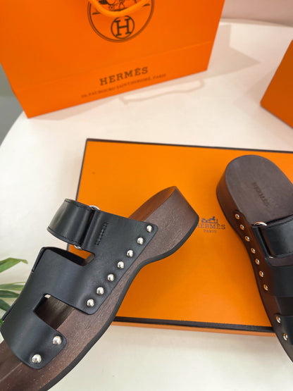 KOS CLOG IN BLACK CALFSKIN