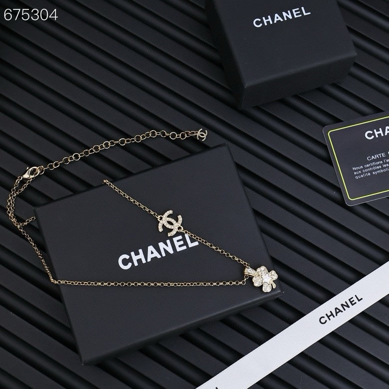 PENDANT NECKLACE FULL DIAMOND FOUR-LEAF CLOVER DOUBLE C IN GOLD