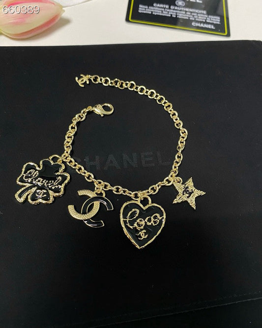 CC BRACELET IN GOLD PLATING CHAIN WITH MULTI CHARM