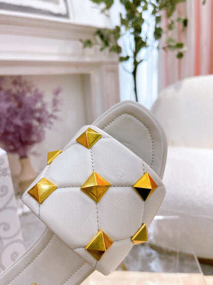 STUD FLAT SLIDE IN WHITE LAMBSKIN